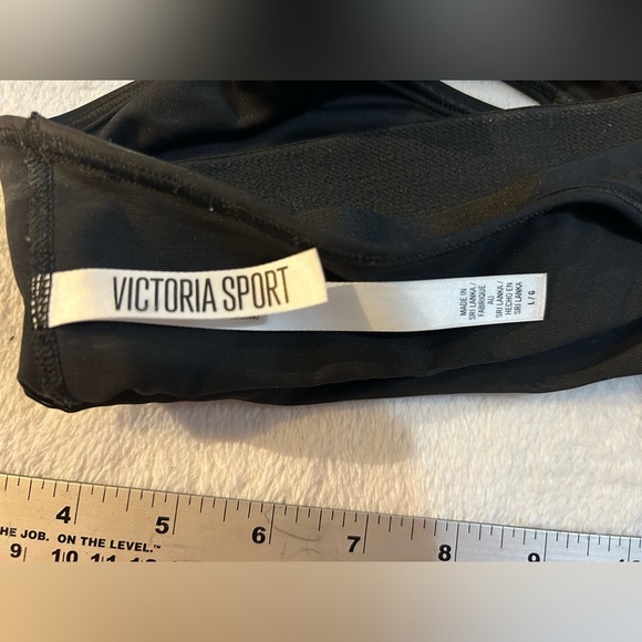 Rock The Runway Victoria’s Secret Sports Bra​ - Picture 3 of 4